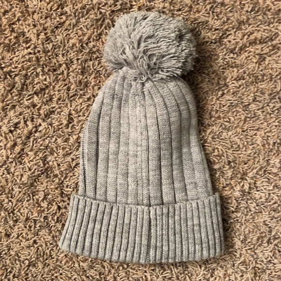 Michael Kors Gray Pom Sock Hat NWT - Picture 4 of 5